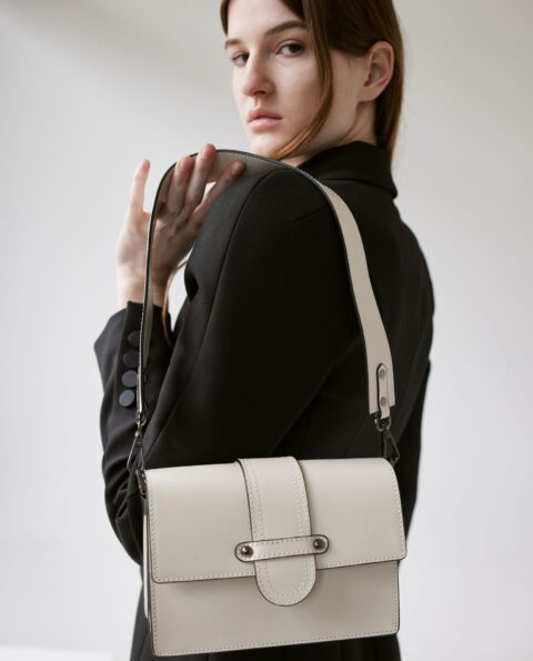 Кожаная женская сумка VEZZE C00988